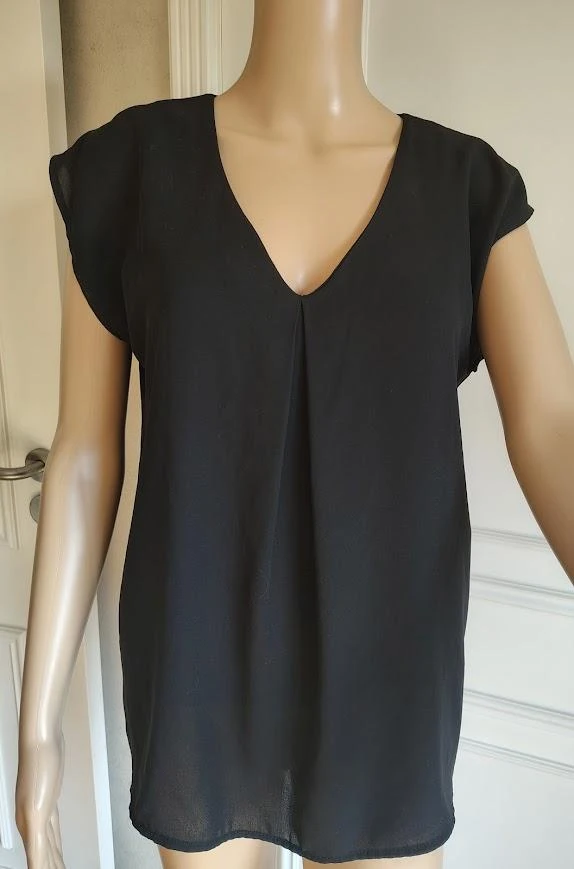 black blouse from quine heures trente – photo 2